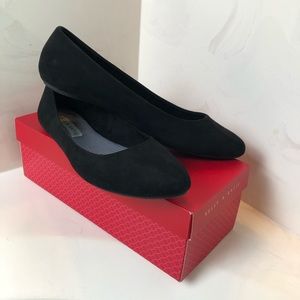 Kelly & Katie Blk Flats Size 10, vegan suede